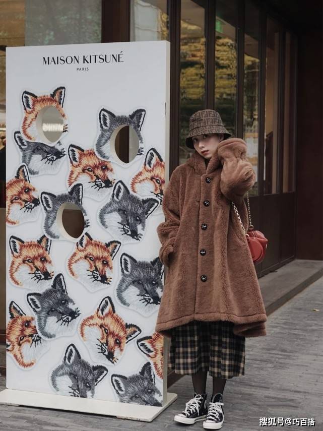 帆布鞋 这个冬天来点不一样的吧！用加绒帆布鞋代替其他鞋子，保暖又新颖