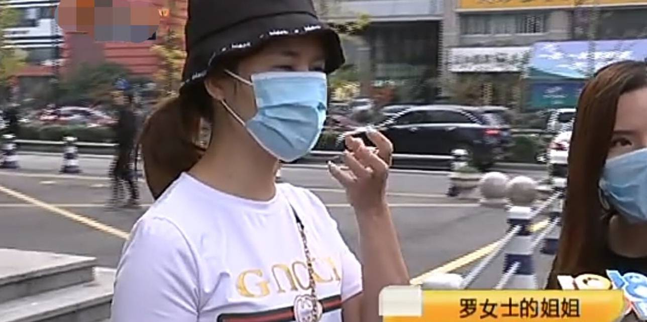 姐妹模特花9万多做鼻综合成“人妖鼻”，找来媒体诉苦：女儿叫我怪物