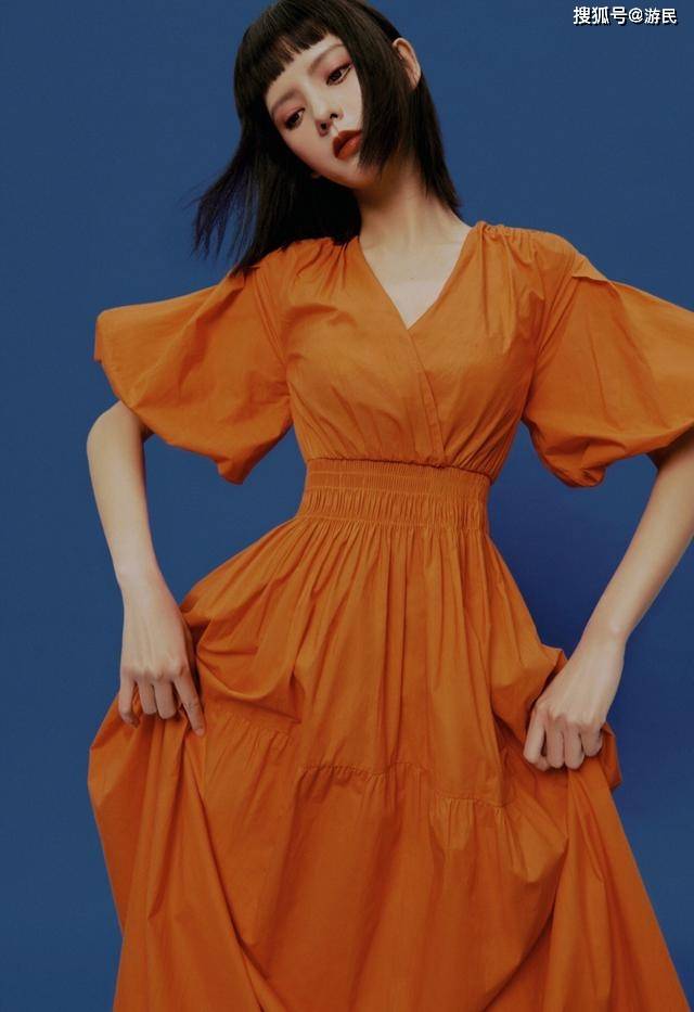 张予曦 张予曦自带少女气息，天蓝色公主裙上身太俏皮，甜美又可爱