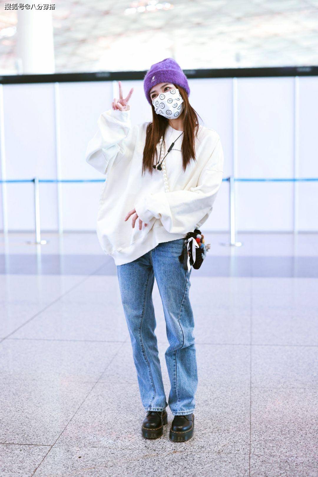 白卫衣 徐璐私服太时尚,白卫衣配牛仔裤都如此时髦,看起来像18岁的少女