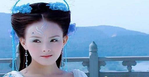 剧中蓝儿的扮演者是曹艳,相信大家不会陌生,这位演