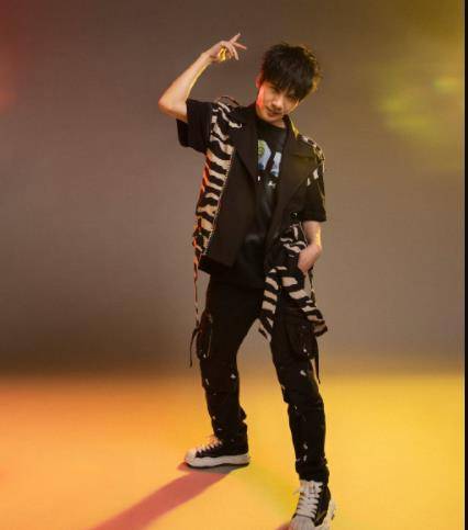 官宣|大张伟又一档音综官宣，看到节目嘉宾，网友喊话希望他带上一博！