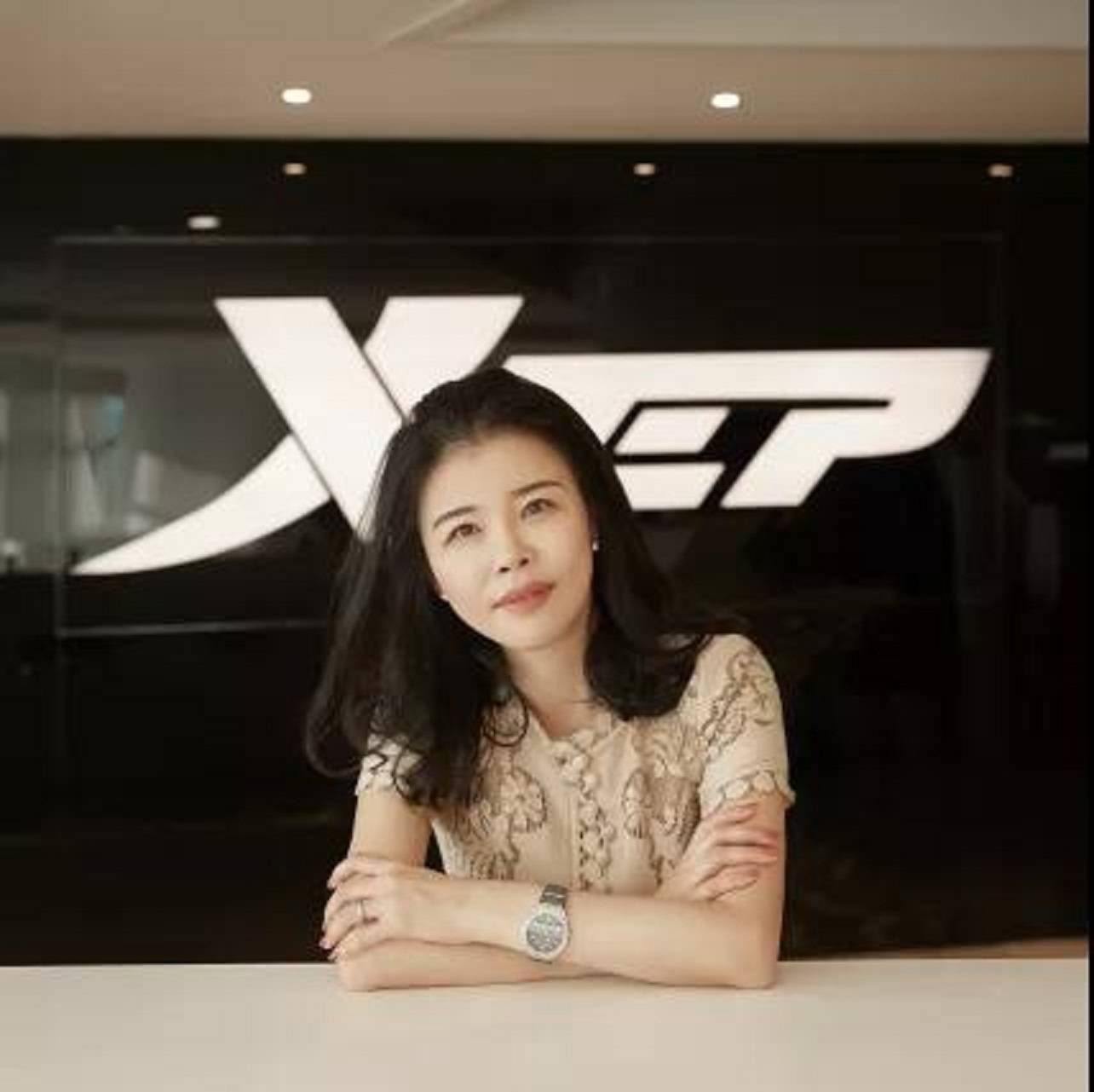 丁美清,1972年8月出生福建晋江,清华大学emba学历,现任特步国际控股