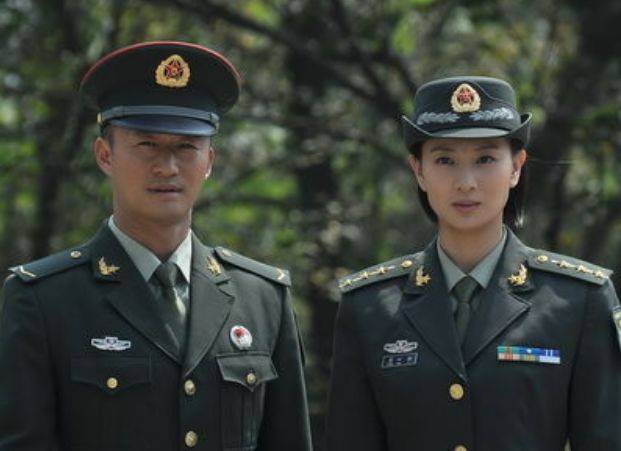 她被吴京带火,换下军装的她美如仙子,网友:当时怎么没发现?_侯梦莎