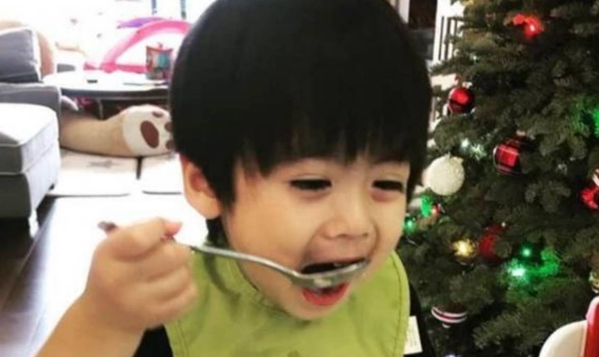 想象力|女儿奴汪小菲带女儿享受豪华早餐,网友:贫穷限制了我想象力