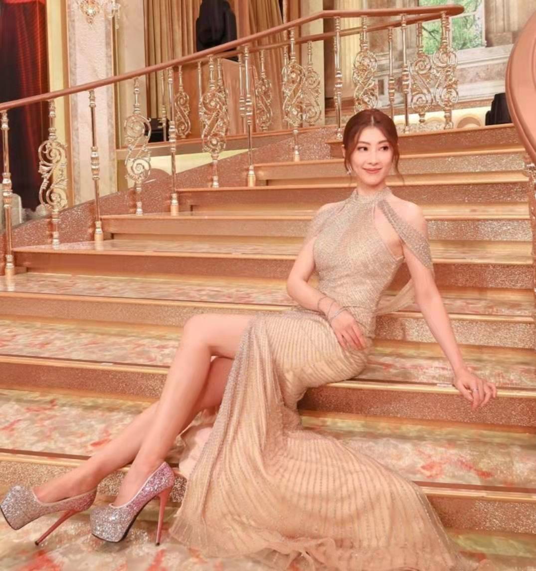 33岁tvb上位小花晒定情公仔疑被求婚成功,对方是中年叔叔_谢芷伦