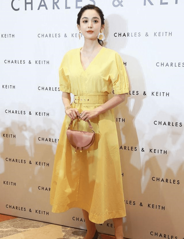 设计 古力娜扎的身材比例太高级了,穿收腰鱼尾裙显腿长,美真是天生的