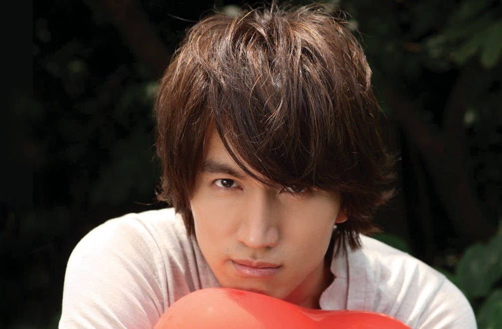 冰上|朱正廷冬奥献礼剧杀青，为角色特地留长发，解锁“冰上精灵”之称！