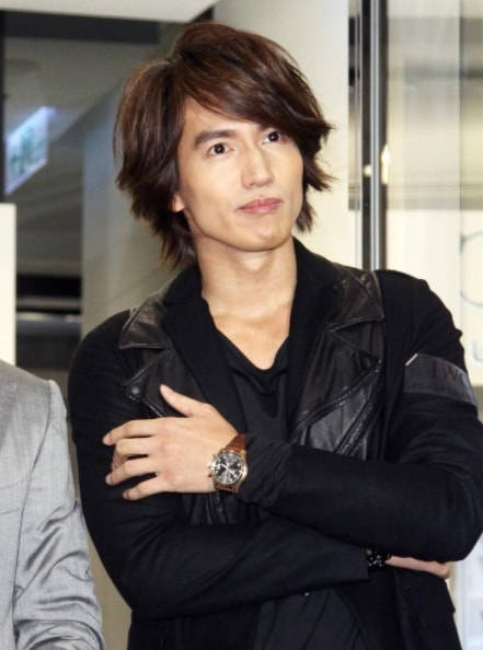 冰上|朱正廷冬奥献礼剧杀青，为角色特地留长发，解锁“冰上精灵”之称！