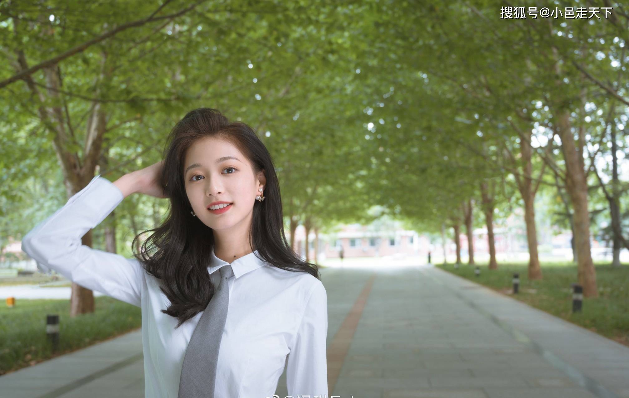 冯琳白色衬衣毕业照合集