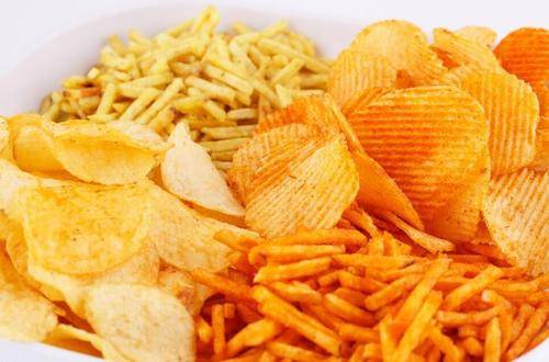 缺乏营养|聊一聊吃零食这个话题,到底能不能吃零食？如何选购零食？