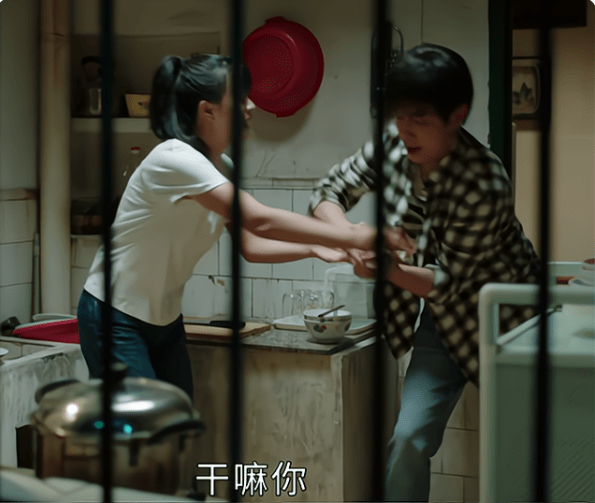 角色|《星辰大海》中出现了比简艳萍更讨厌的人，观众期待简爱爆他的头