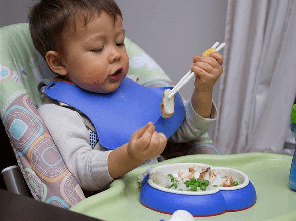 制造|宝宝不爱吃饭“饿两顿”行不行?人为制造饥饿感,对孩子有弊无利