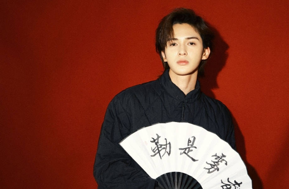 冰上|朱正廷冬奥献礼剧杀青，为角色特地留长发，解锁“冰上精灵”之称！