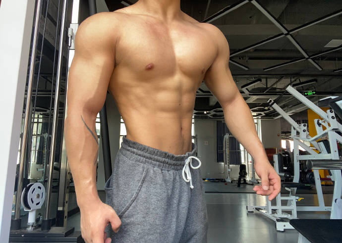 是健體運動員也是肌肉私教，健身6年，不充血臂圍也保持在40cm！ 健身減肥達人 第5张