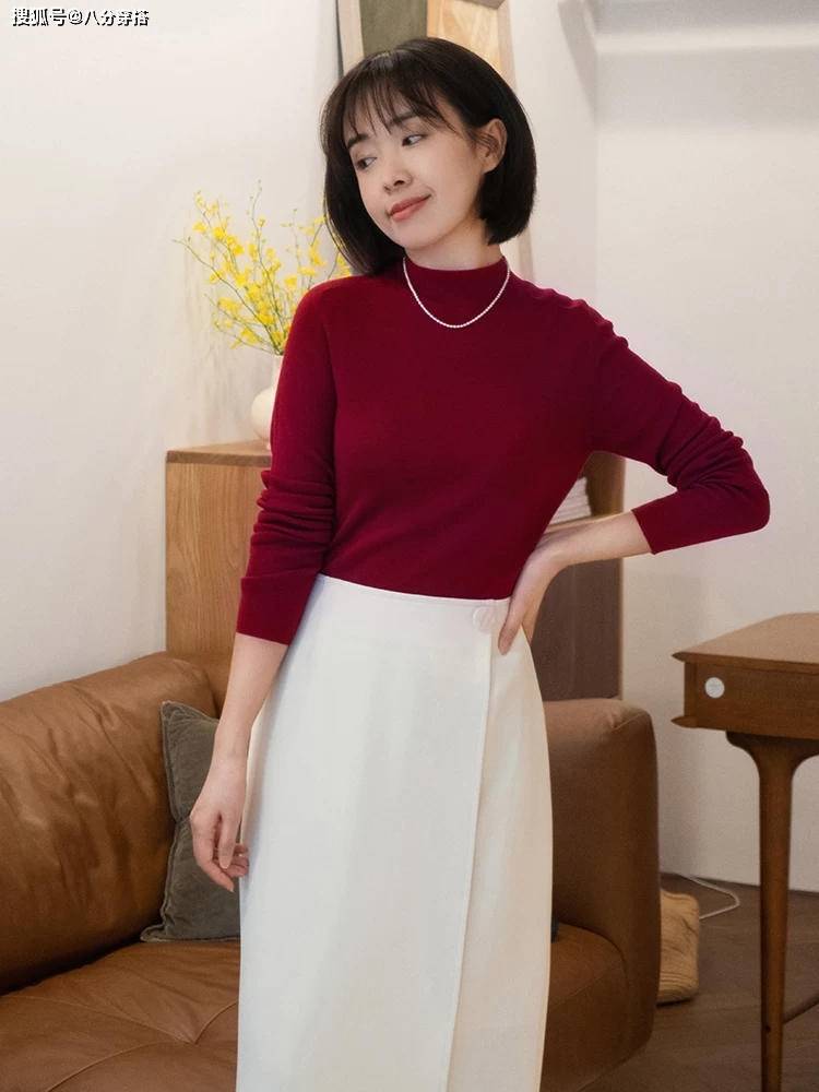 美眉 秋冬想保持女人味，别总穿牛仔裤，试试“毛衣+半身裙”温柔优雅