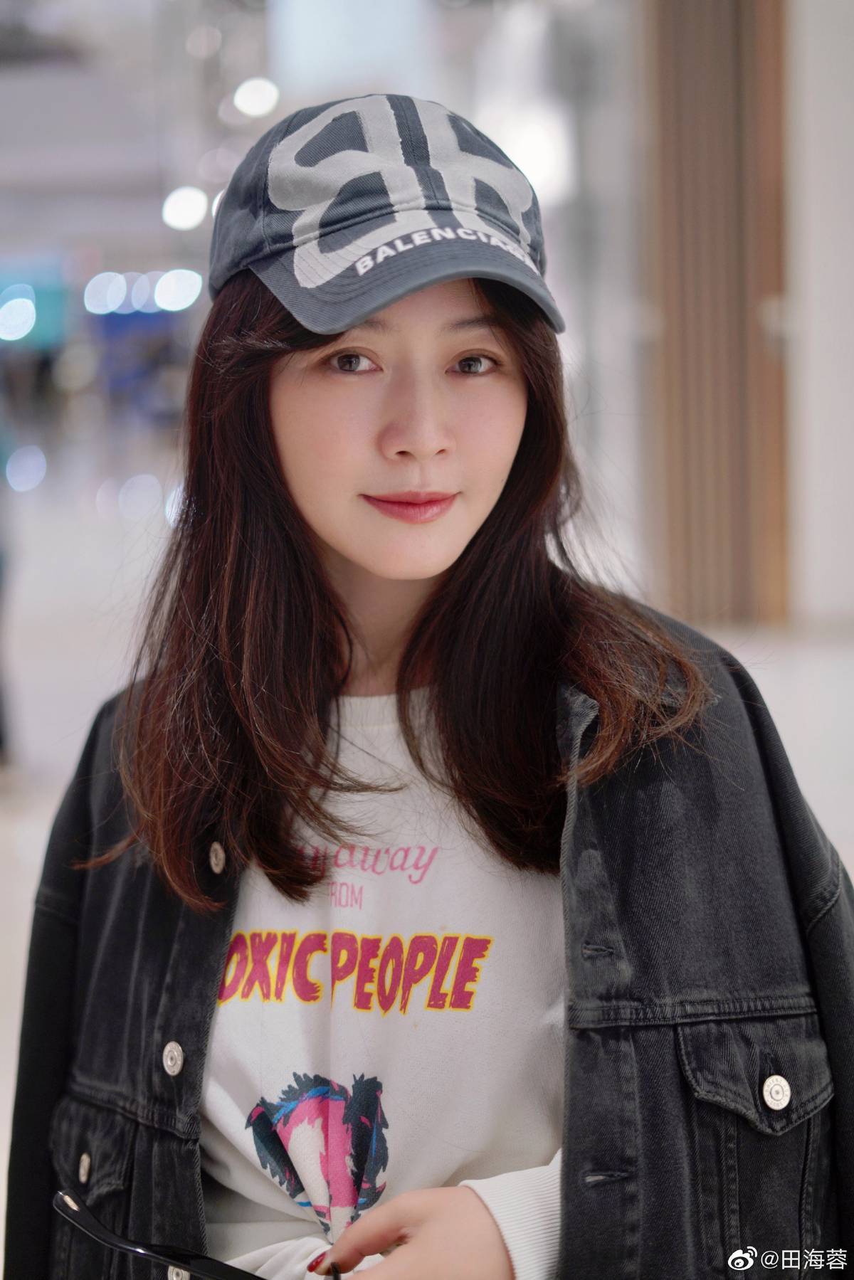 田海蓉晒46岁生日美照,颜值不输范冰冰,守寡6年独自抚养女儿_生活