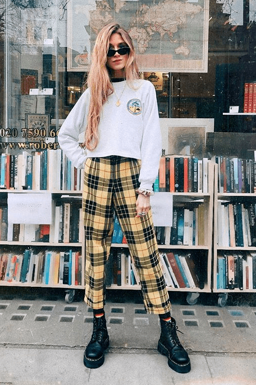 灯芯绒 别再穿高跟鞋了,奶奶裤+短靴才是今年秋冬最流行!