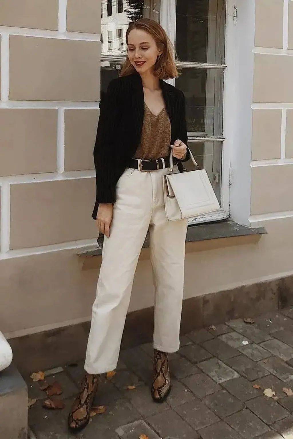 灯芯绒 别再穿高跟鞋了,奶奶裤+短靴才是今年秋冬最流行!