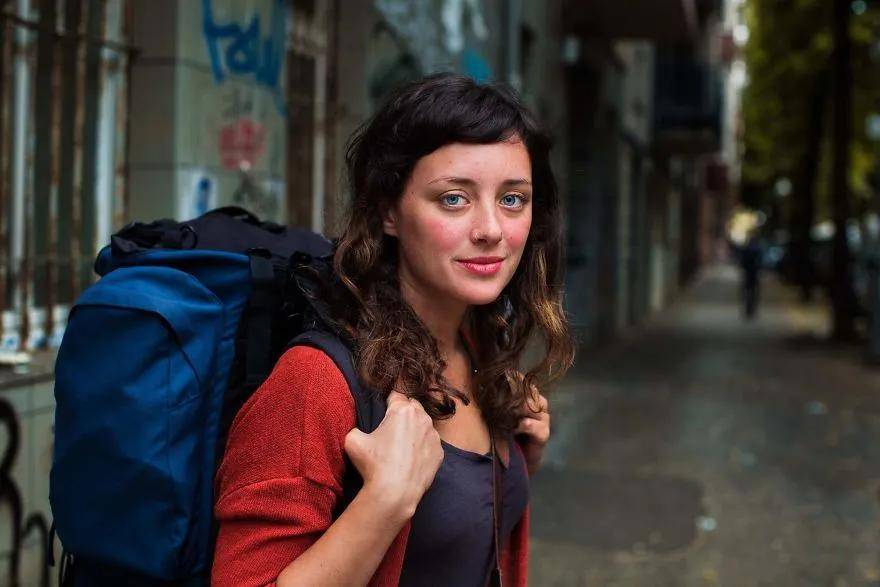 因为她走遍世界60多个国家,拍下500位美女,每一位都令人惊艳