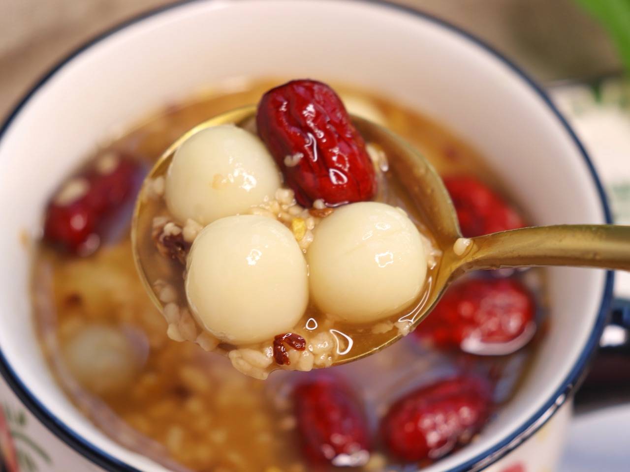 天冷就喝这个桂花酒酿小丸子 又甜又软糯 一碗下肚浑身暖 红糖