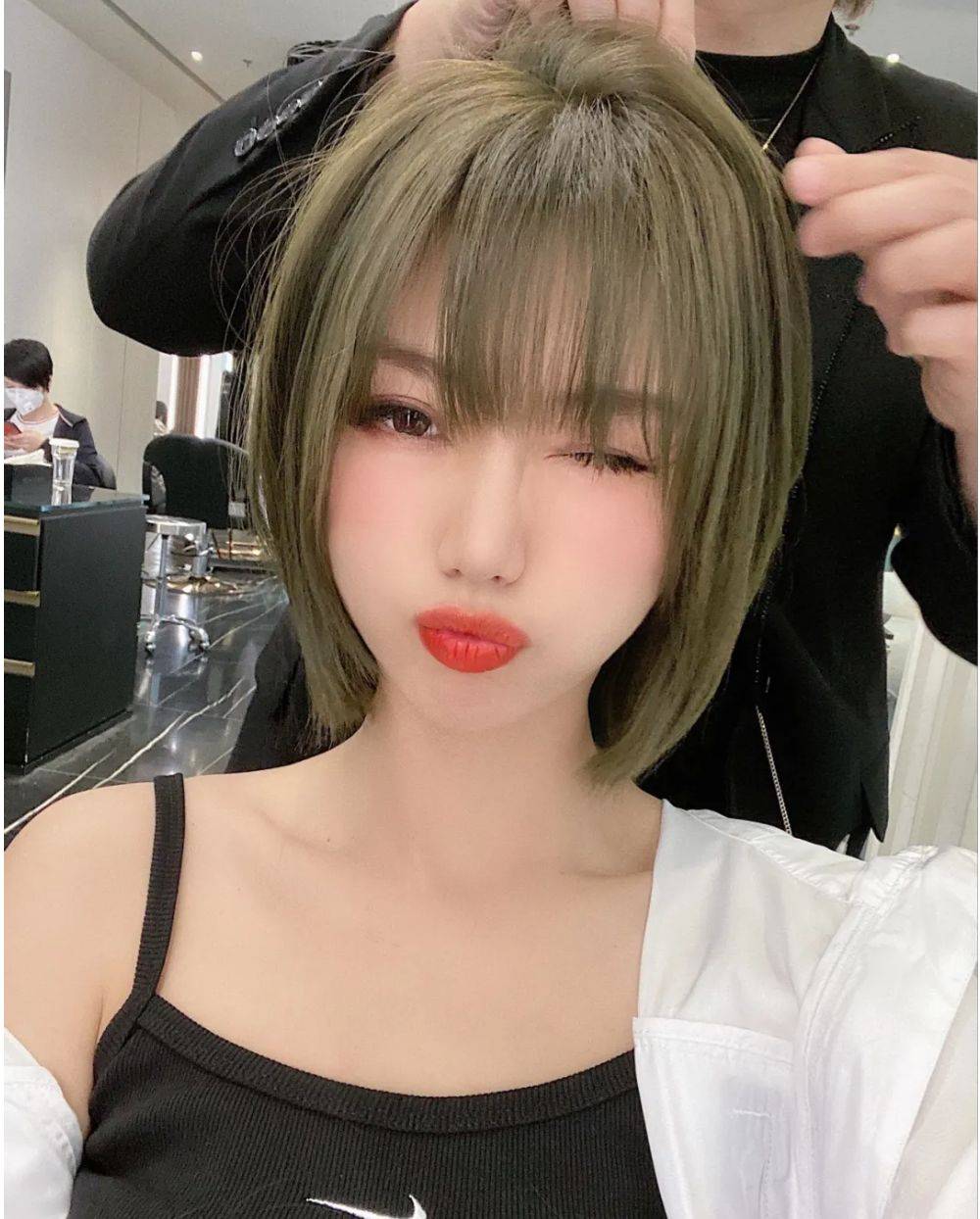发型漂亮女士都在做这几种发型，又美又时尚，你喜欢吗