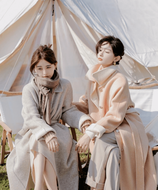 姐妹 冬天了怎么穿？建议和姐妹安排上“闺蜜装”，出街回头率百分百！