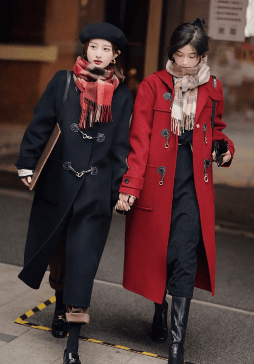 姐妹 冬天了怎么穿？建议和姐妹安排上“闺蜜装”，出街回头率百分百！