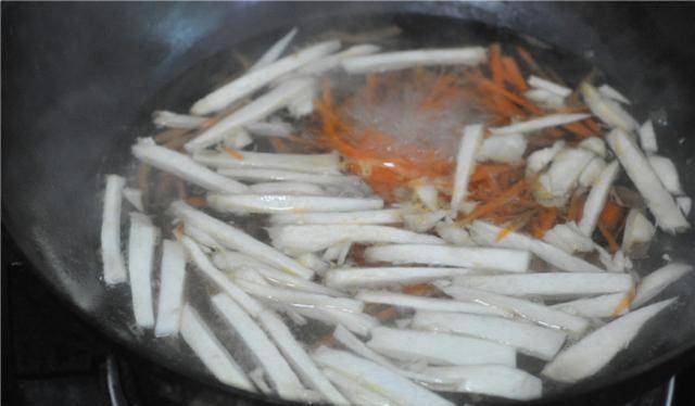 煎饼|猪肉太贵，早餐煎饼新做法，比肉饼更营养！细嫩爽口好消化，香！