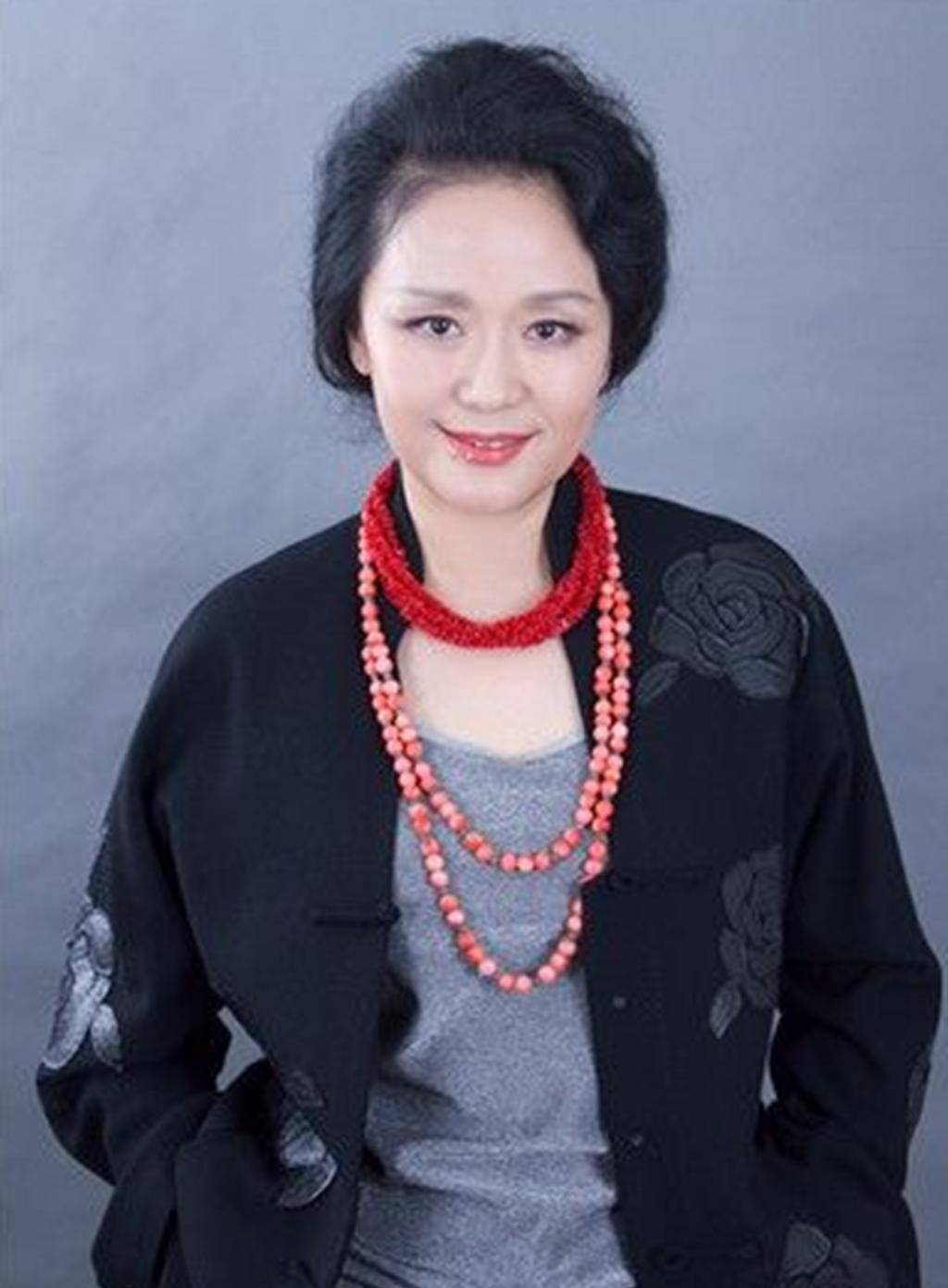 原创"妈妈专业户"廖学秋的悲剧爱情,老公出轨后一直单身至今