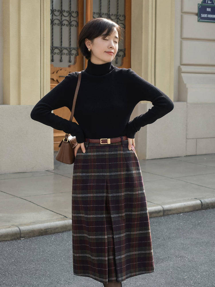 美眉 女人年过40更要注重保暖，来试试这些高领衫搭配，保暖时髦显气质