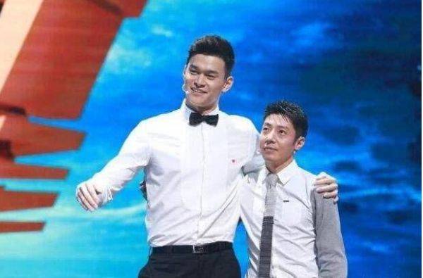 原创明星的搞笑合影撒贝宁小鸟依人赵文卓搞怪张晋是认真的吗