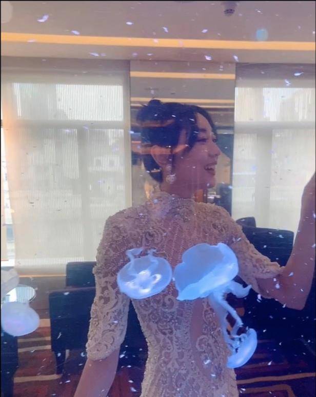 视觉 冠军孙一文终于放大招！穿蕾丝裙彰显出国风美，颜值竟不输明星脸