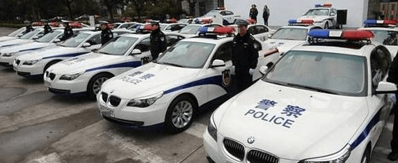 不同国家的警察追捕嫌疑人都开哪些品牌车型 一起盘点超酷警车 迪拜