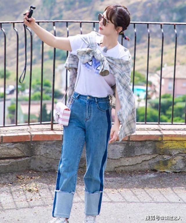 整体 从可爱转型到气质，建议学习杨紫的穿搭“三部曲”，尽显优雅