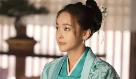 舅舅|明明可以拼舅舅，却坚持靠自己的努力，现在已经成为当红小花