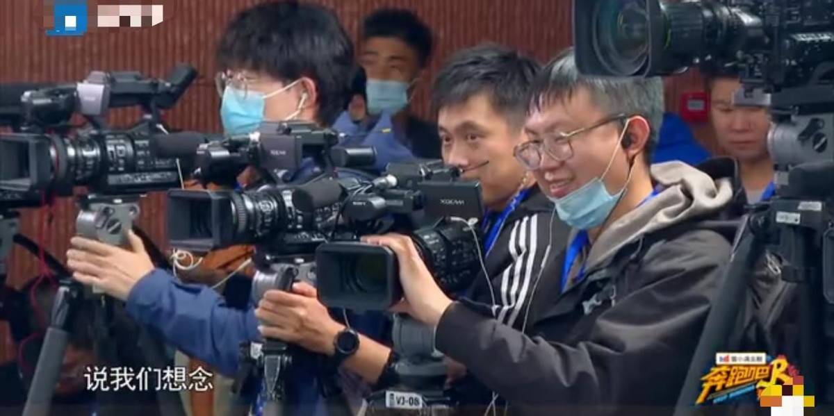 邓超|新《跑男》出现邓超海报，邓超和李晨连线，baby一声哥让粉丝泪奔！