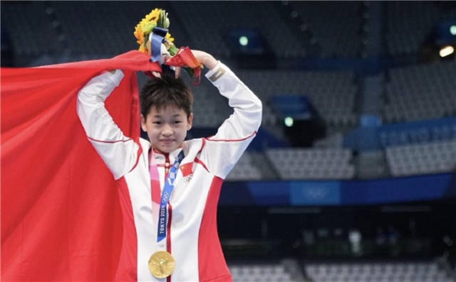 跳水|全红婵太逗!别人过生日她反客为主当寿星,想贪吃蛋糕有师兄监督