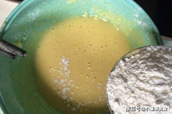 做法|自制脆皮蛋糕，筷子搅一搅，不用发酵，不用烤箱，5分钟就能吃