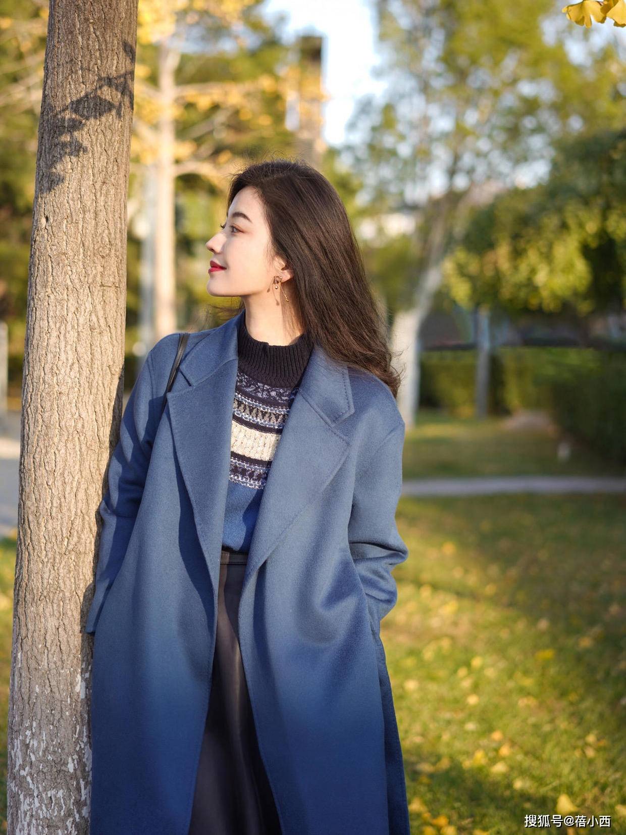 黑色 冬季穿这5个“神仙色大衣”真香，搭配牛仔裤、半身裙高级显气质