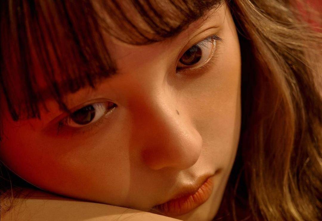 佐佐木希她的长相是佐佐木希的2.0版？应该是“圆脸之光”才对