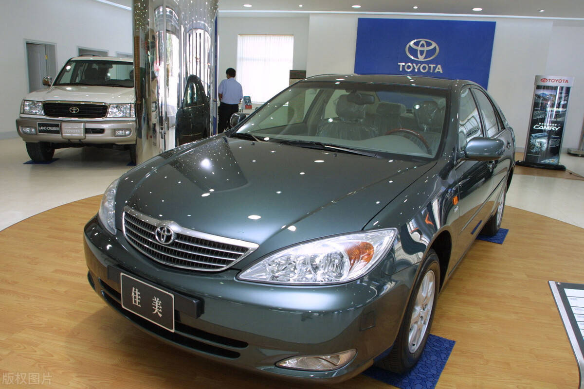 丰田王牌商务车一箱油1200km全球名车不足18万