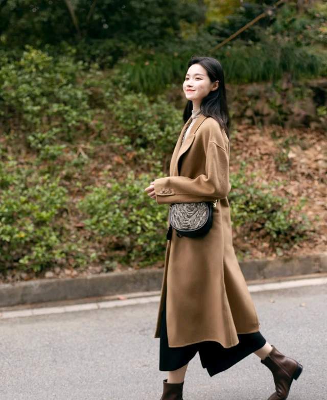 服装 不想成为别人眼中的“大妈”，穿对了很关键，可以试试裙装穿搭