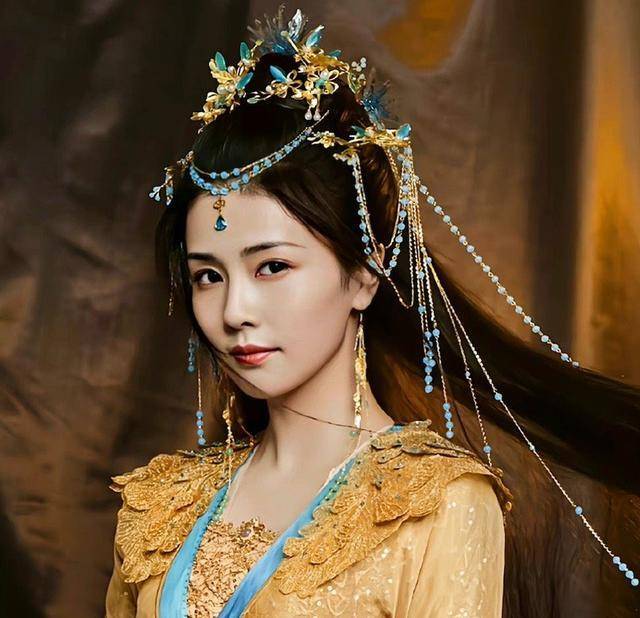 赵忆|明明是同一个人，演完“陈情令”女主再给白鹿做配，差点没认出来