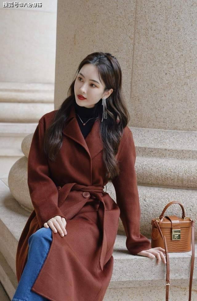 棕色 优雅女人会穿“大衣”更有气质，不老气、不扮嫩，这才是最好状态