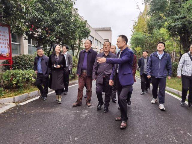 党组书记,主任彭秀顺带队,湘西自治州畜牧水产事务中心主任助理罗宗礼