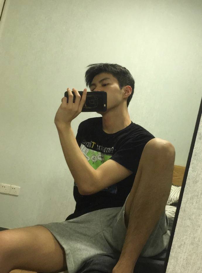 22歲的重慶大男孩，看上去很瘦，脫掉衣服有肌肉，帥痞可愛又迷人！ 健身減肥達人 第9张