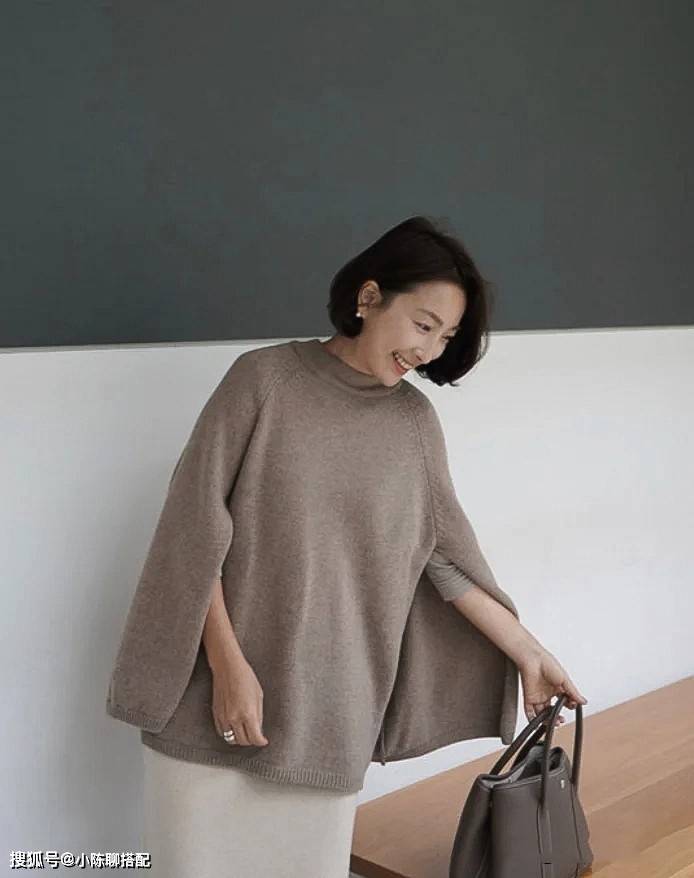 大衣 这才是50岁女人的穿衣日常，保暖不显老，普通人可照搬