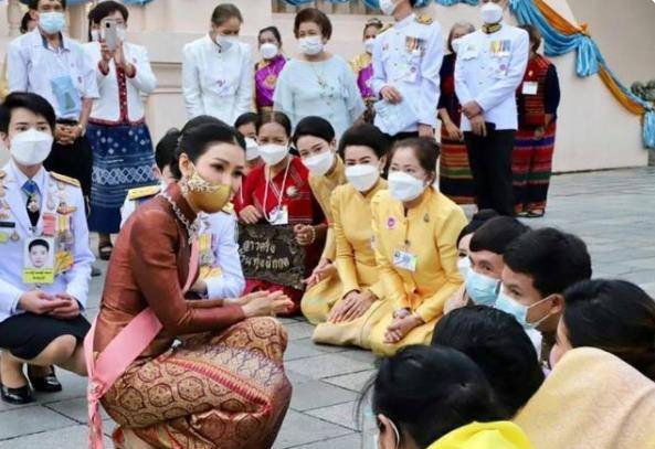 心思|诗妮娜费劲心思，扶持清秀新侍女成功上位，主仆二人同登海报