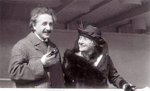 爱因斯坦是天才 为何1儿1女却成了疯子 原因太真实 列瓦